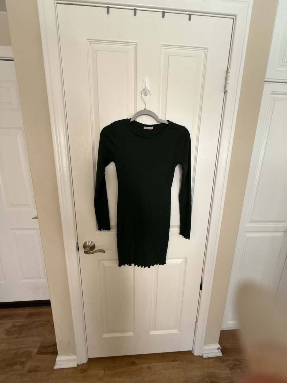 Heart & Hips Long Sleeve Lettuce Trim Ribbed Bodycon Mini Dress Size M